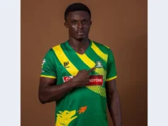 O jogador de futebol ganês Dominic Frimpong foi morto em um ataque armado ao ônibus do time