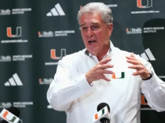 O diretor atlético de Miami, Dan Radakovich, planeja se aposentar, dizem fontes da AP