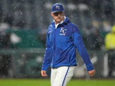O técnico do Royals, Matt Quatraro, foi expulso após o início do primeiro inning em um jogo contra o Yankees.