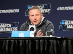 Mike White, do basquete da Geórgia, está entre os treinadores mais mal pagos do país