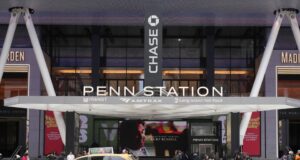 Bilhetes de trem de US$ 100 por assentos de US$ 11 mil: quanto os torcedores estão pagando para assistir à Copa do Mundo