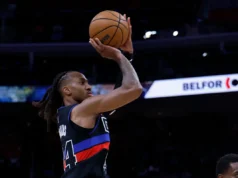 Lesão atingiu Tobias Harris, mas Dennis Jenkins entregou para os Pistons