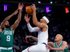 Knicks continuam vivos na corrida pelo segundo lugar no Leste, derrotando o Celtics no retorno de Tatum no MSG