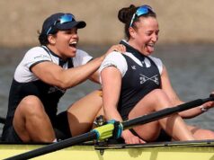 Homens de Cambridge e mulheres de Oxford venceram a corrida de barcos