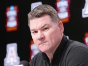 Tommy Lloyd, do Arizona, concordou com uma extensão de status como candidato potencial para o cargo da UNC