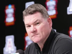 Tommy Lloyd, do Arizona, concordou com uma extensão de status como candidato potencial para o cargo da UNC