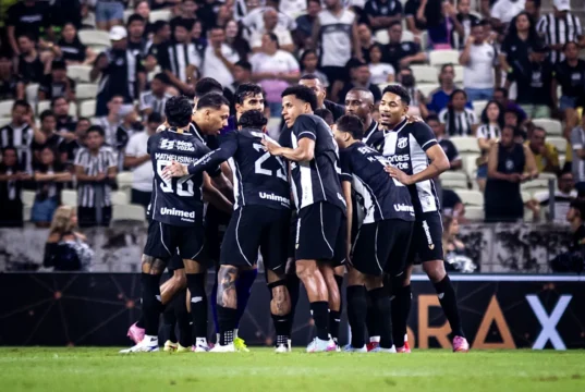 Cinco equipes estão empatadas em pontos no topo da tabela da Série B