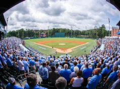O beisebol da UNC se prepara para o confronto entre os 10 melhores com Coastal Carolina