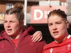 O capitão do País de Gales, Lewis, dispensou Cox e Williams