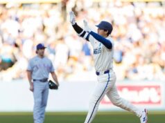 Shohei Ohtani, Teoscar Hernández vão fundo e os Dodgers vencem os Rangers