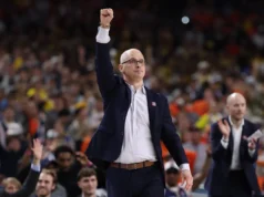 Dan Hurley ficou confuso quando os fãs do Final Four começaram a vaiá-lo durante as entrevistas pós-jogo, depois de liderar o UConn em Illinois.