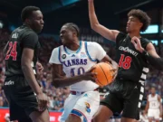 Flori Bidunga se compromete com o basquete de Louisville, Pat Kelsey