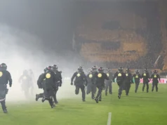 Polícia alemã investiga ‘lesões corporais perigosas’ após agitação de torcedores de futebol
