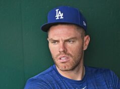 Freddie Freeman, dos Dodgers, lutou novamente contra Max Scherzer, encontrando forças para ajudar Blue Jays