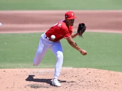 Phillies promove Alex McFarlane, tente outra coisa