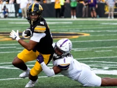 Ex-WR do futebol americano de Iowa recebe convite para o minicampo de novatos dos Eagles