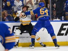 Arvidson marca 2 e os Bruins vencem os Sabres por 4 a 2 na primeira rodada da série 1