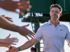 Recordista McIlroy planeja ‘pisar no acelerador’