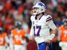 Josh Allen bebe cerveja e anima a multidão antes do jogo dos playoffs do Sabres contra os Bruins