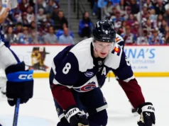 O defensor do Avalanche, Cal Makar, deve perder alguns jogos devido a uma lesão na parte superior do corpo