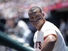 Ex-superstar do Red Sox quebra o silêncio de 3 semanas e é questionado sobre a demissão de Alex Cora