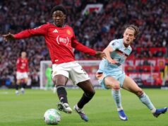 A estrela do Manchester United, Kobi Mainu, concordou com os termos de um novo contrato, que pode ser oficializado esta semana