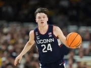 Braylon Mullins, da UConn, renunciará ao Draft da NBA e retornará aos Huskies para sua segunda temporada