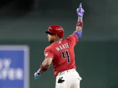 Os Diamondbacks derrotaram os Braves por 6-5 em 10 entradas para dividir a série em 4 jogos