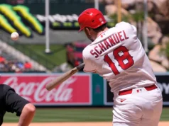 Trout empata Anderson com 796ª rebatida extra-base, Shanuel faz 4 corridas na vitória dos Angels sobre Toronto por 7-3