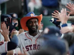 Yordan Alvarez vai fundo e Spencer Arigetti, torcedor 10, leva Astros à vitória sobre Rockies por 3-1