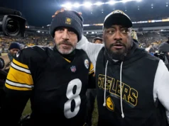 Mike Tomlin acredita que Aaron Rodgers jogará em 2026