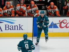 Celebrini empatou no final e marcou a vitória de Weinberg, na vitória dos Sharks sobre os Ducks por 4-3.