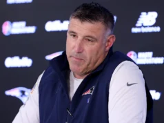 Mike Vrabel pula o terceiro dia do draft da NFL para buscar aconselhamento após a foto de Diana Rusini