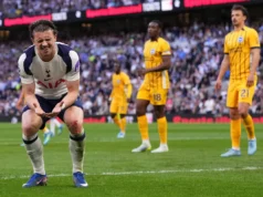 Tottenham 2-2 Brighton, gol tardio de Rutter deixa o Spurs em apuros