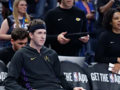 Austin Reeves ficará ausente por várias semanas devido a uma lesão oblíqua