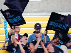 Os Columbus Aviators conseguiram sua primeira vitória em casa sobre os Renegades por 28-14