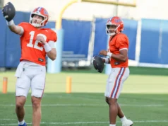 Quem tem vantagem para ser o quarterback titular do futebol da Flórida?
