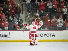 O hóquei feminino de Wisconsin quase ganhou o prêmio mensal final da HCA