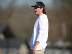 O treinador de lacrosse dos jovens Park Boys reconstrói a cultura em todo o distrito