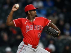 Jose Soriano lançou uma bola de 2 rebatidas em 6 entradas sem gols, enquanto os Angels derrotavam os Cubs por 2-0.