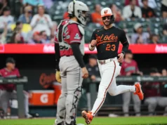 O grand slam de Jackson e o home run de 2 corridas de Alonso levaram os Orioles a uma vitória de retorno por 9-7 sobre os Diamondbacks