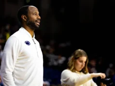 O técnico de basquete masculino da Penn State saiu para ingressar no Syracuse Orange