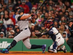 Stanton homers e soma 2 corridas duplas enquanto os Yankees derrotavam o Red Sox por 4 a 0