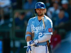 O apanhador de arranhões do Royals, Carter Jensen, depois de dormir demais antes de perder para os Twins