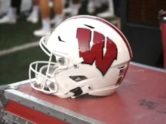O futebol de Wisconsin soube a data do compromisso para a segurança de três estrelas