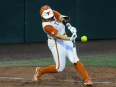 Longhorns Daily News: 24º home run de Katie Stewart contra Kentucky estabelece novo recorde de softball no Texas em uma única temporada