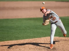 A ex-estrela do Longhorn, Aaliyah Moore, conhece Washington