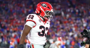 Jogadores do futebol da Geórgia retornando com números de camisa nova