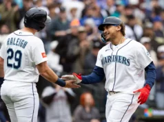O jogo de dois home run de Josh Naylor quebrou uma queda ofensiva quando os Mariners venceram os Astros