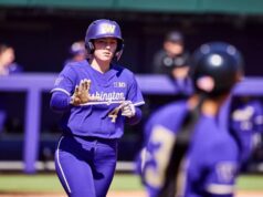 O softball de Washington se recuperou com uma vitória por 6-3 sobre o número 24 de Stanford